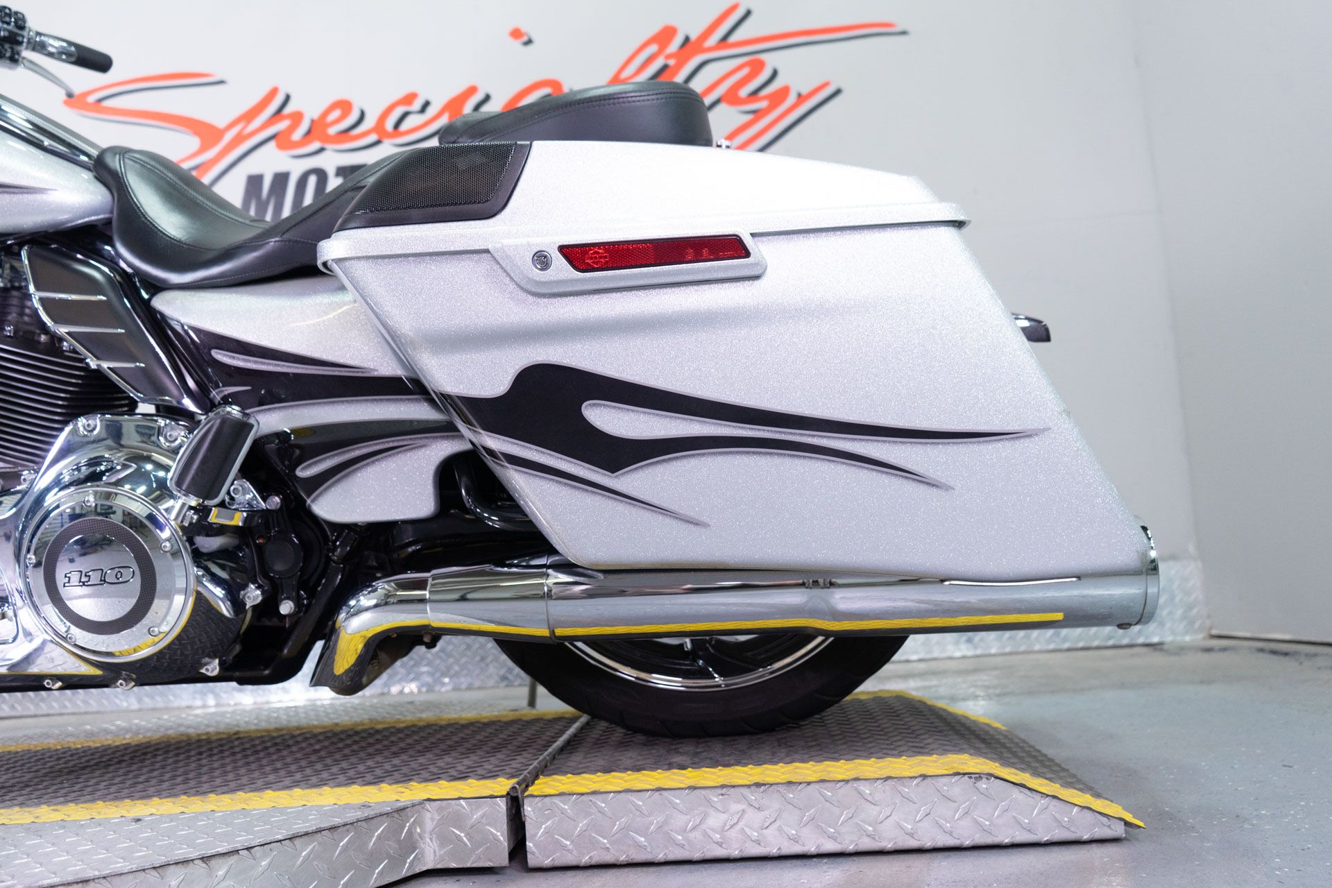2015 Harley-Davidson CVO™ Street Glide® in Sacramento, California - Photo 11