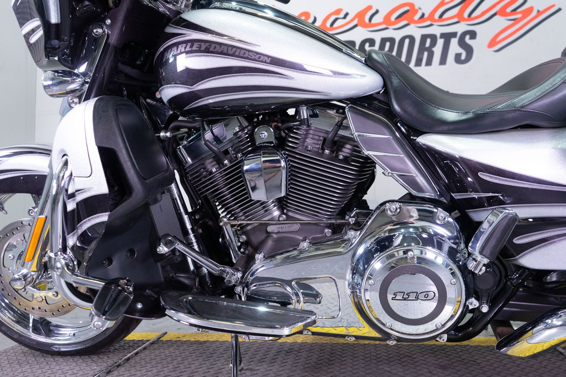 2015 Harley-Davidson CVO™ Street Glide® in Sacramento, California - Photo 12