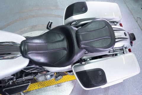 2015 Harley-Davidson CVO™ Street Glide® in Sacramento, California - Photo 17