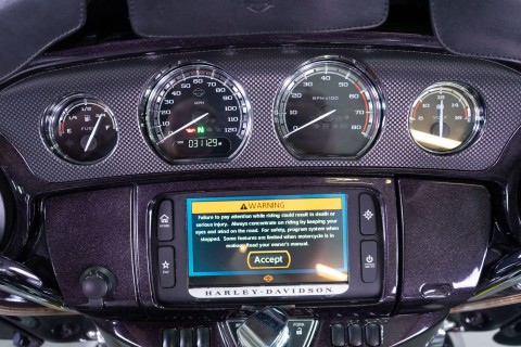 2015 Harley-Davidson CVO™ Street Glide® in Sacramento, California - Photo 18