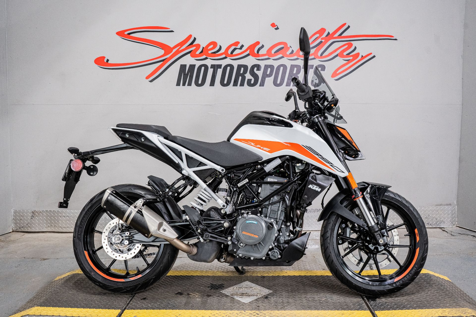 2022年式KTM390DUKE
ローダウンキット一式
約1300km走行 Used 2022 KTM 390 Duke | Motorcycles in Sacramento CA