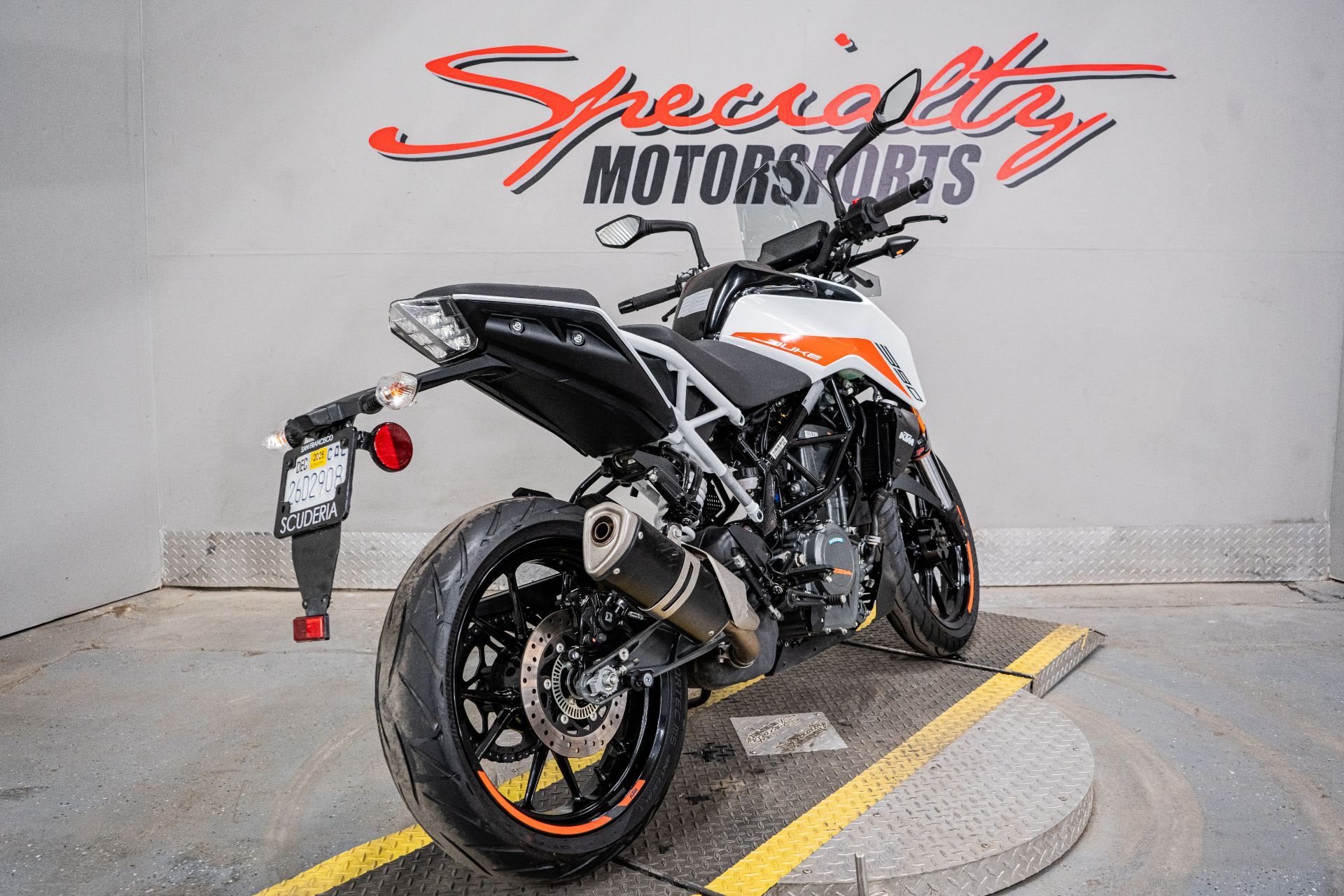 2022年式KTM390DUKE
ローダウンキット一式
約1300km走行 2022 KTM 390 DUKE - New KTM 390 Duke 2022 - 新型KTM 390