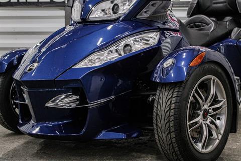 CAN000648 - 2011 - Can-Am - Spyder® RT Audio & Convenience SE5 Front Left Side Zoomed In - Photo 2