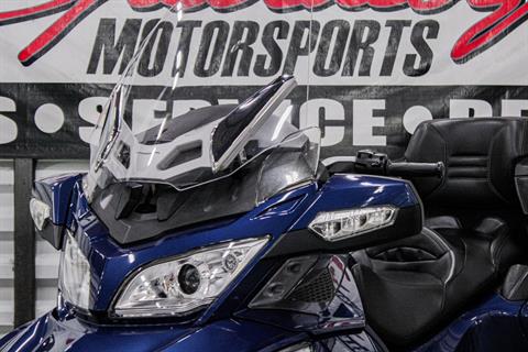 CAN000648 - 2011 - Can-Am - Spyder® RT Audio & Convenience SE5 Left Side Windscreen - Photo 3