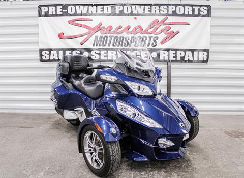 CAN000648 - 2011 - Can-Am - Spyder® RT Audio & Convenience SE5 Front Right Side View - Photo 8