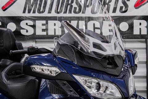 CAN000648 - 2011 - Can-Am - Spyder® RT Audio & Convenience SE5 Right Side Windscreen - Photo 10