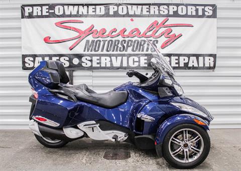 CAN000648 - 2011 - Can-Am - Spyder® RT Audio & Convenience SE5 Right Side - Photo 11
