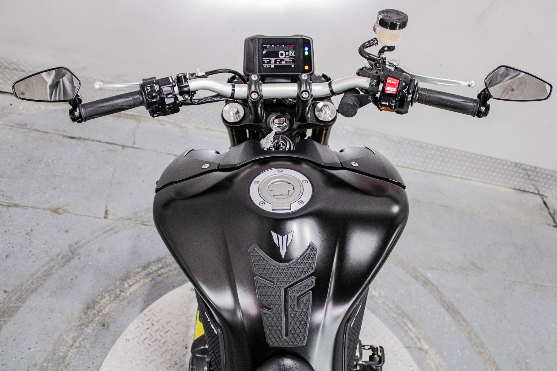 2022 Yamaha MT-09 in Sacramento, California - Photo 16