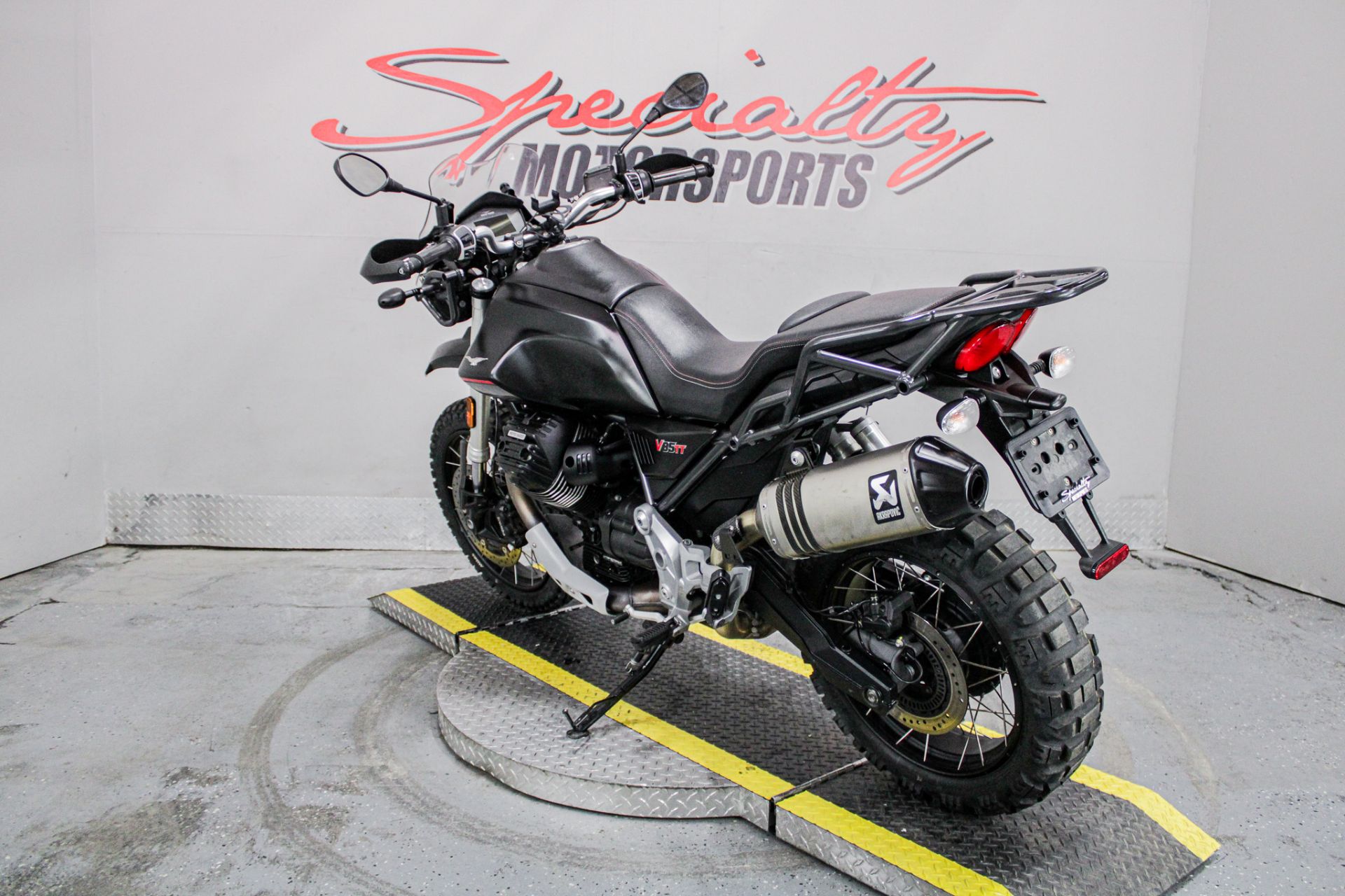 Rear Left Side Angle - Photo 7