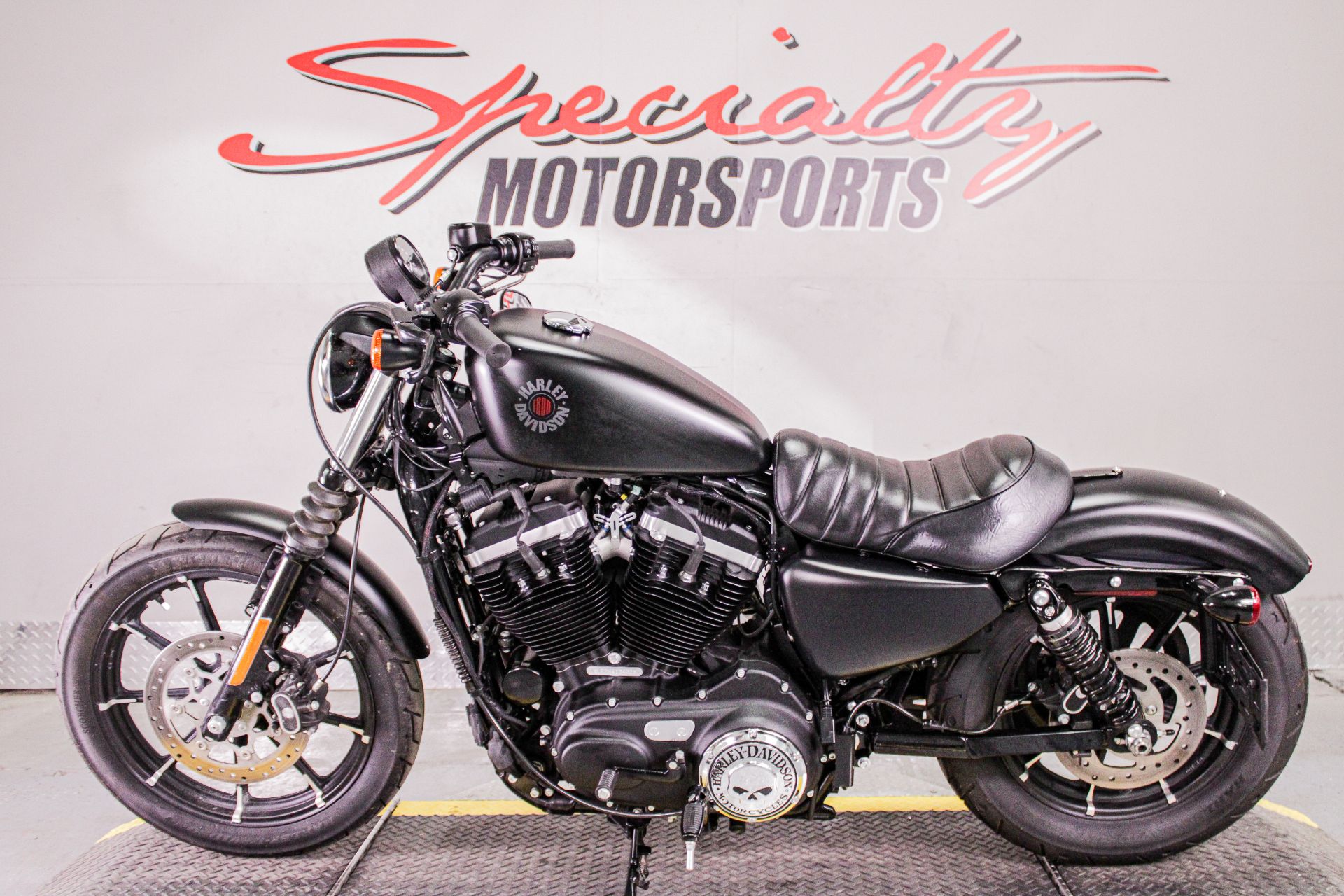 2022 Harley-Davidson Iron 883™ in Sacramento, California - Photo 8