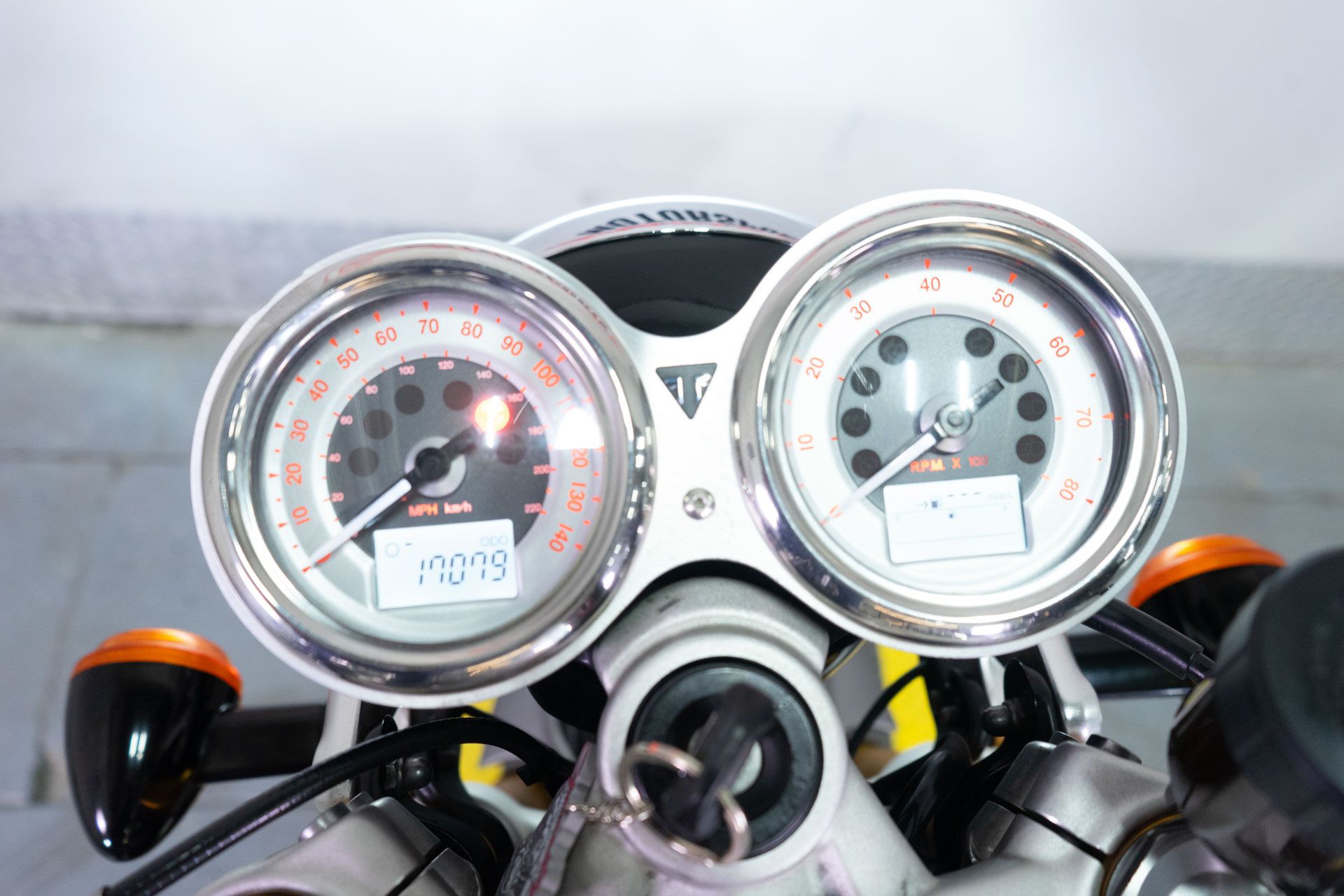 2023 Triumph Thruxton RS in Sacramento, California - Photo 17