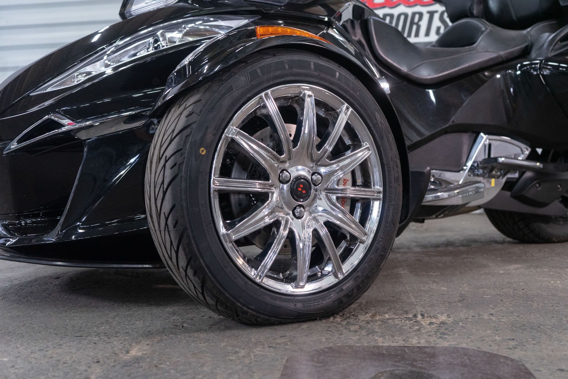 2015 Can-Am Spyder® RT SE6 in Sacramento, California - Photo 2