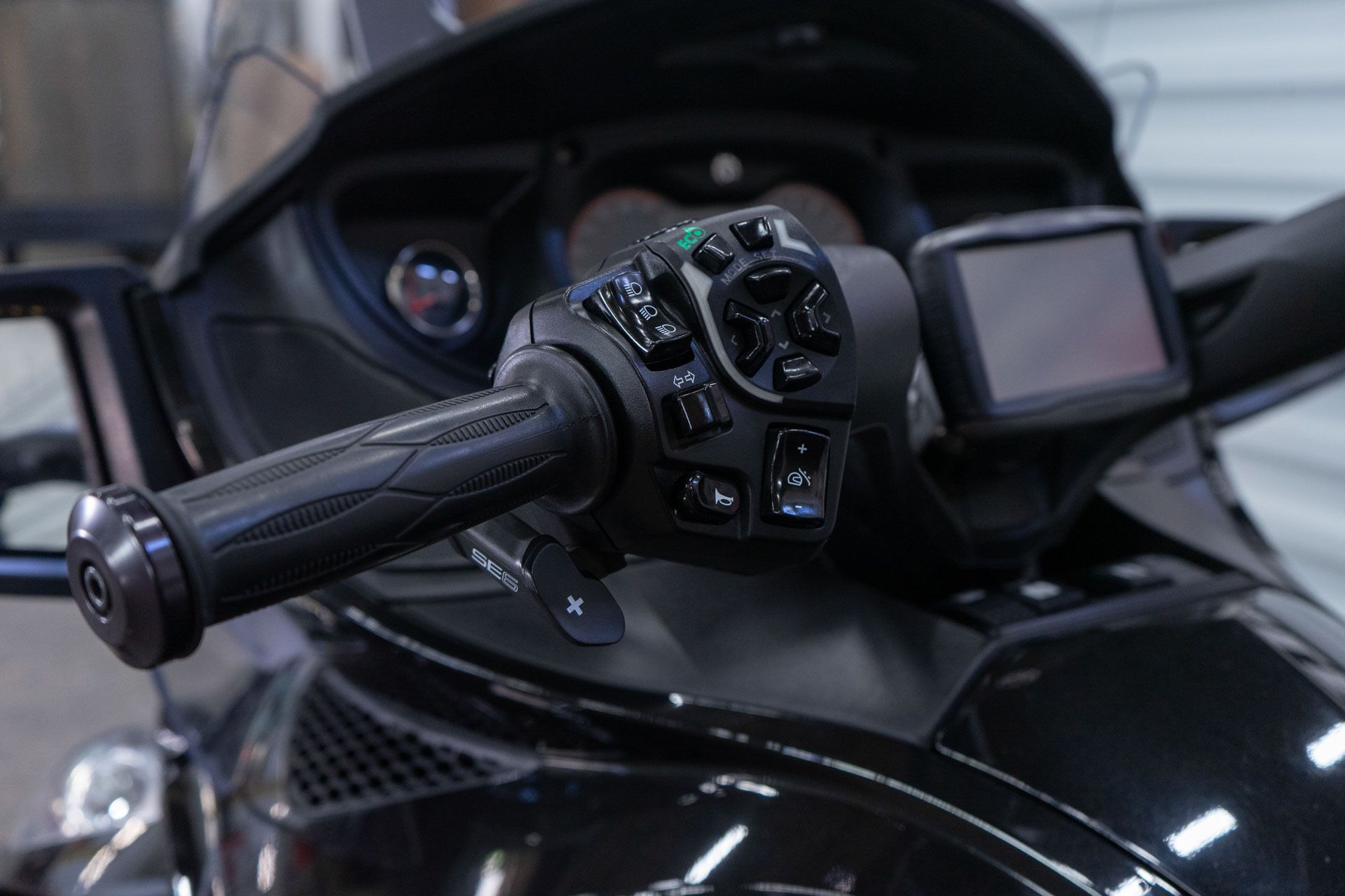 2015 Can-Am Spyder® RT SE6 in Sacramento, California - Photo 9