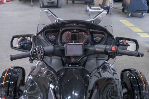 2015 Can-Am Spyder® RT SE6 in Sacramento, California - Photo 10