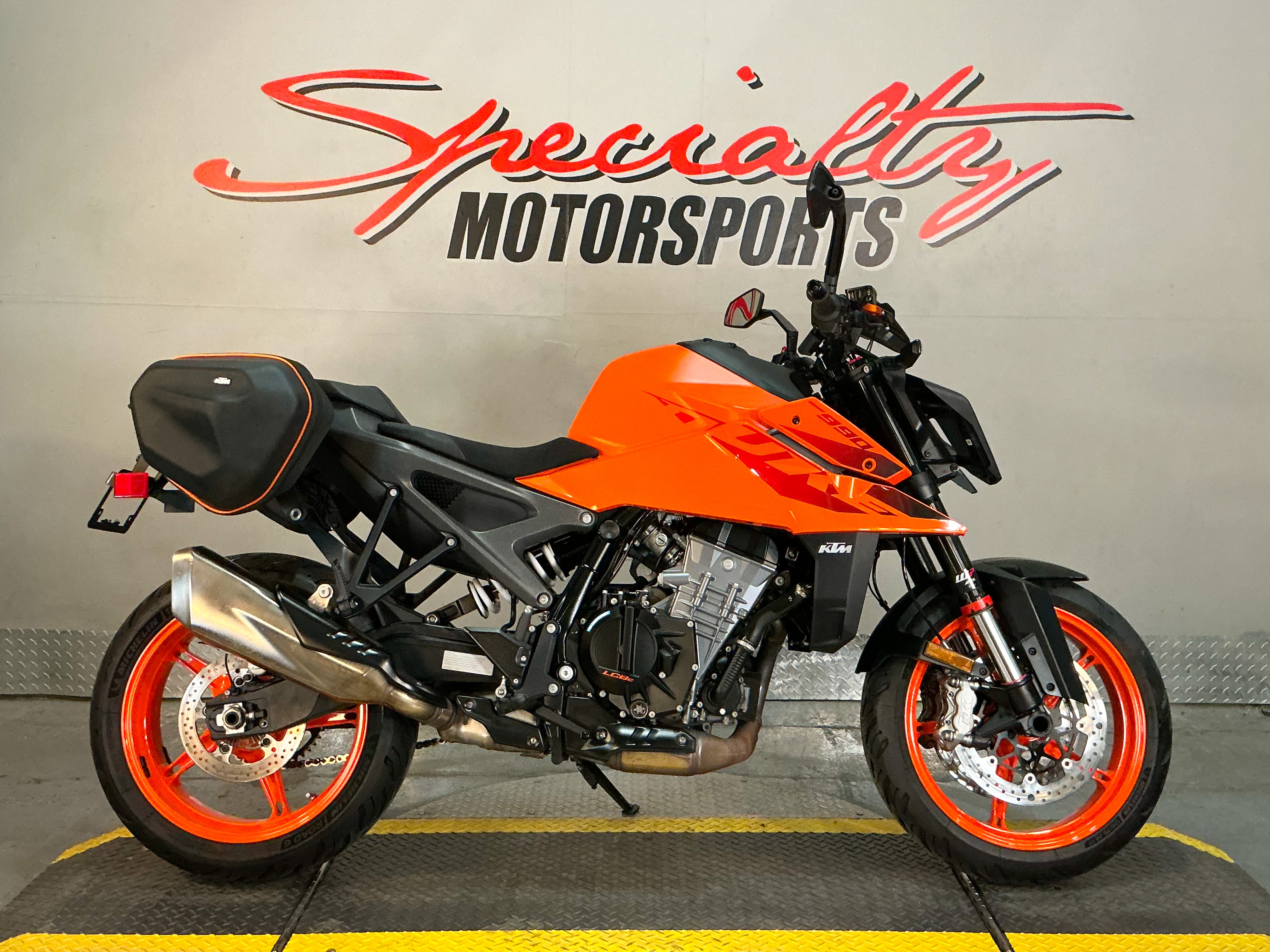 2024 KTM 990 Duke