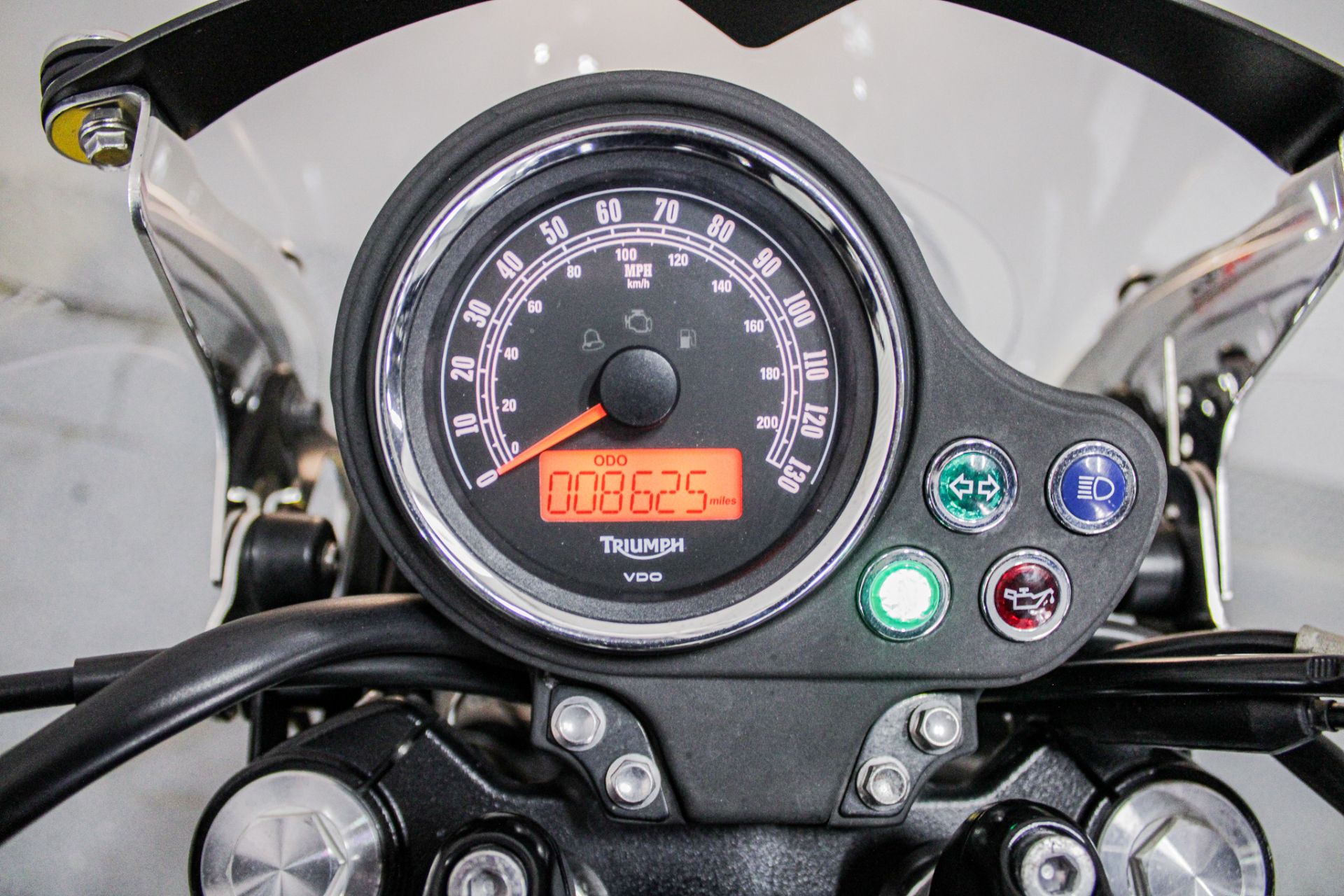 2014 Triumph Bonneville in Sacramento, California - Photo 17