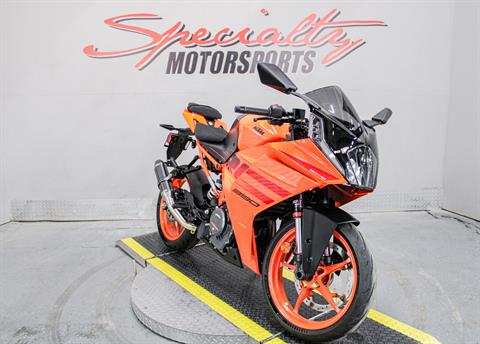 KTM209201 - 2024 - KTM - RC 390 Front Right Side View - Photo 13