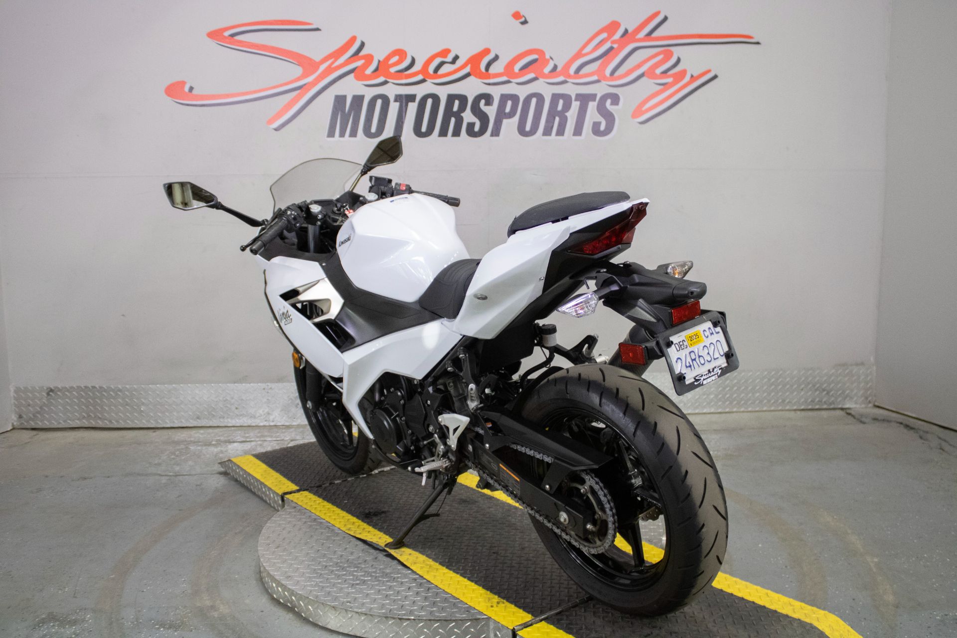 2020 Kawasaki Ninja 400 ABS in Sacramento, California - Photo 7