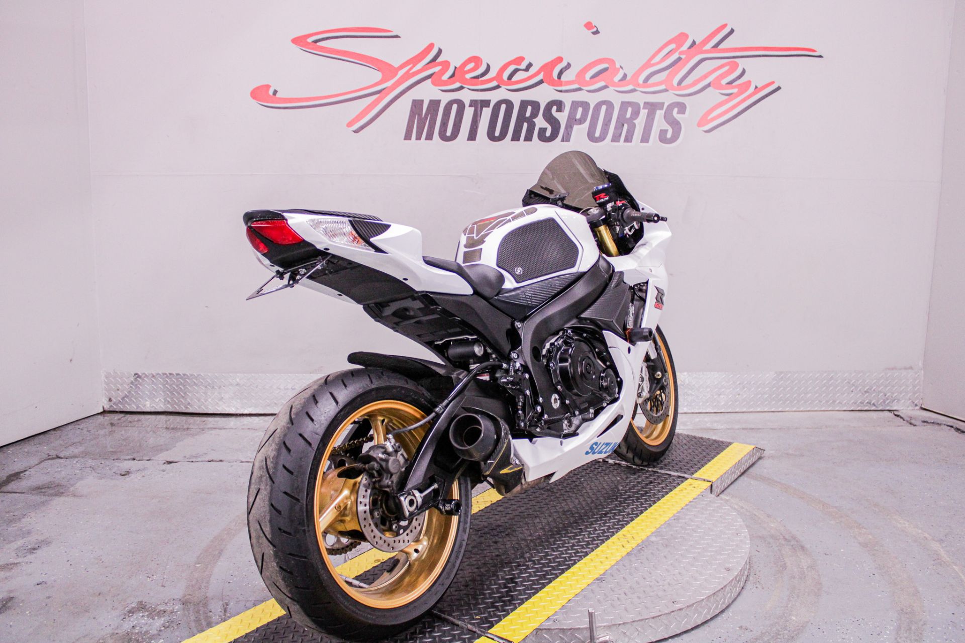 Rear Right Side Angle - Photo 5