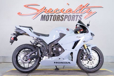 2024 Honda CBR600RR in Sacramento, California - Photo 2