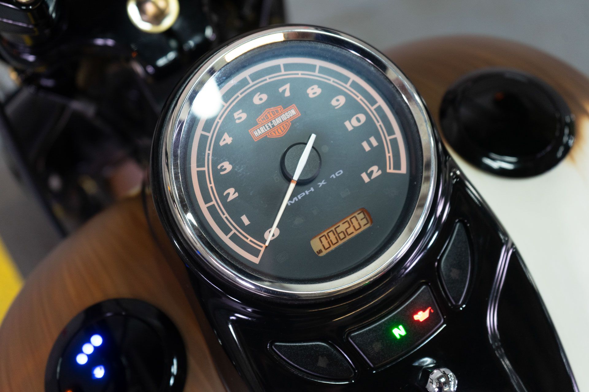 2011 Harley-Davidson Softail® Cross Bones™ in Sacramento, California - Photo 26