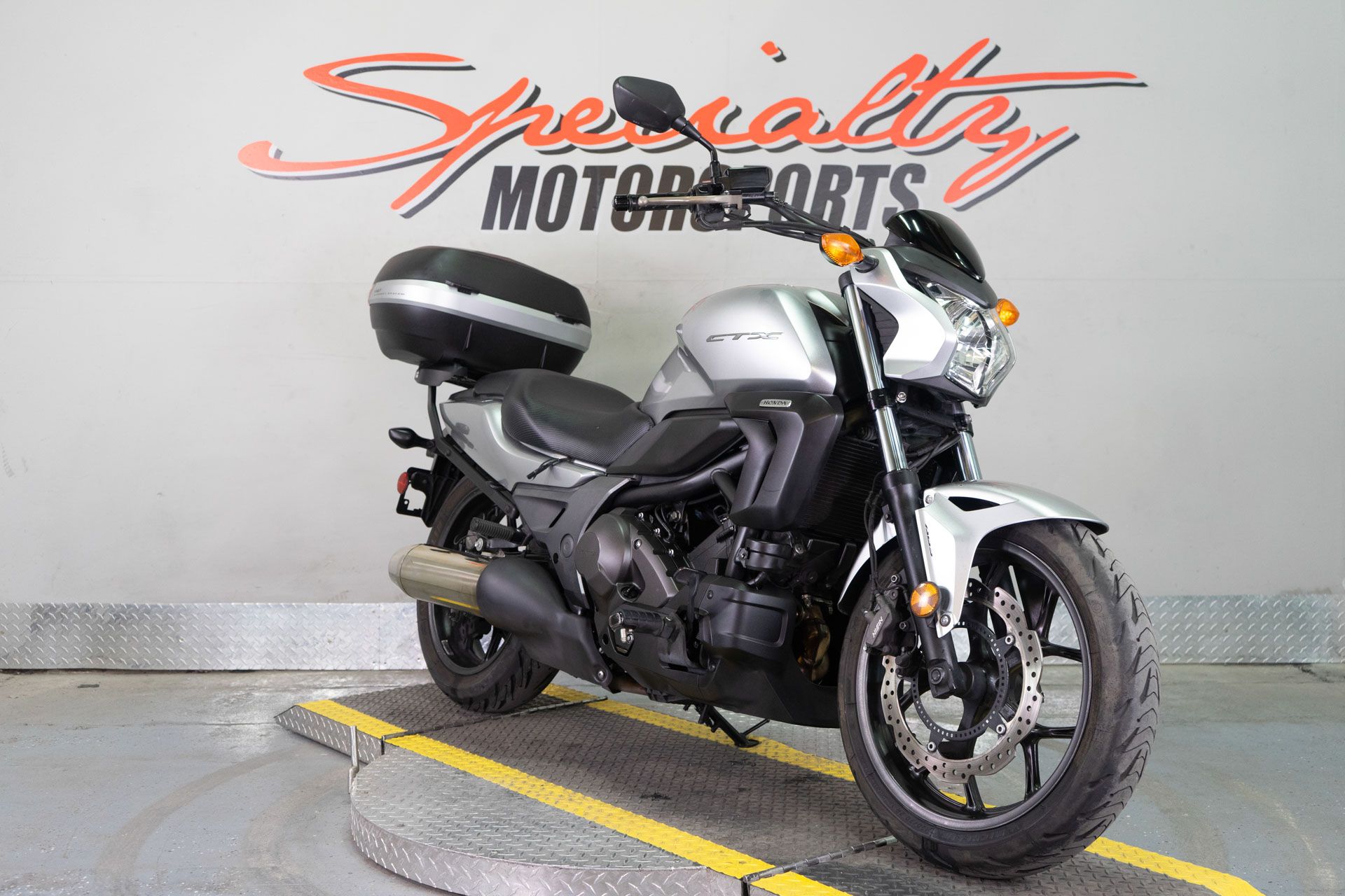 2015 Honda CTX®700N DCT ABS in Sacramento, California - Photo 2