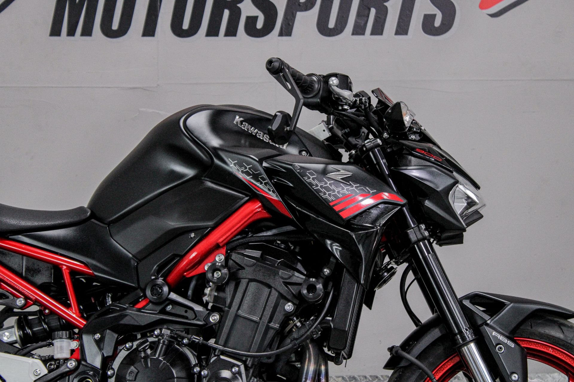 2025 Kawasaki Z900 ABS Metallic Spark Black/Metallic Carbon