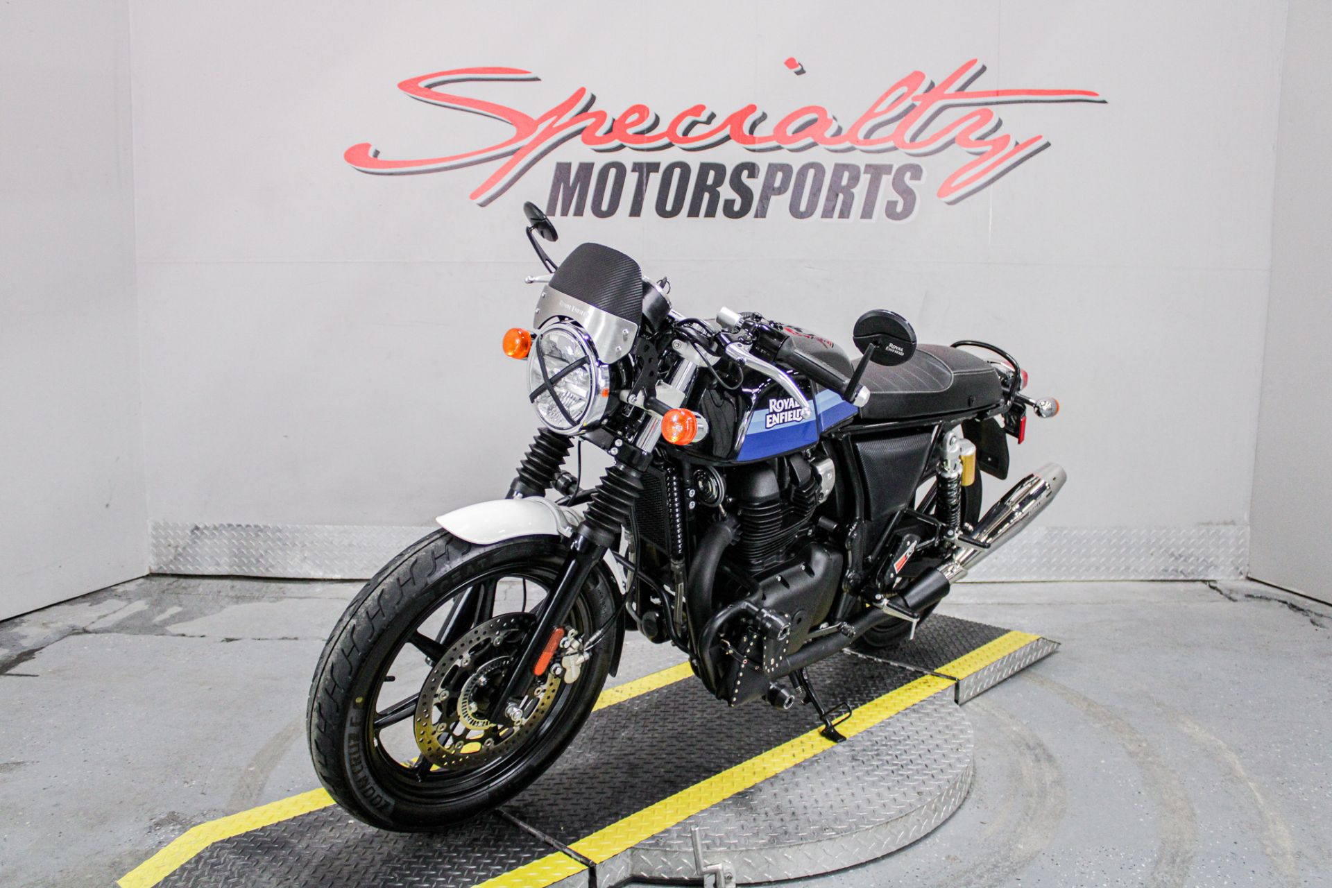 Front Left Side View - Photo 10