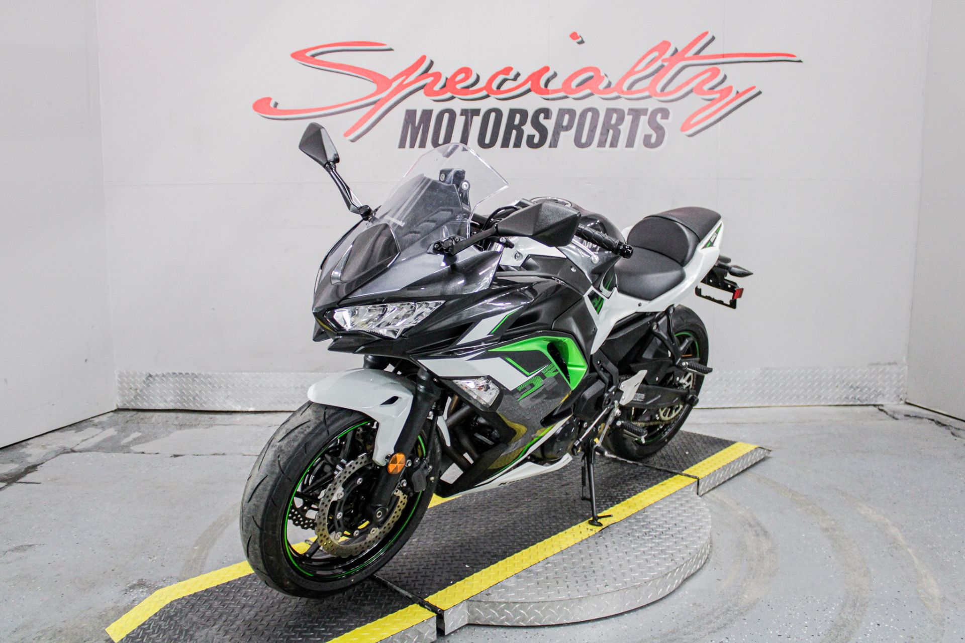 Front Left Side View - Photo 10