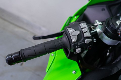 2025 Kawasaki Ninja® ZX™-10R in Sacramento, California - Photo 15