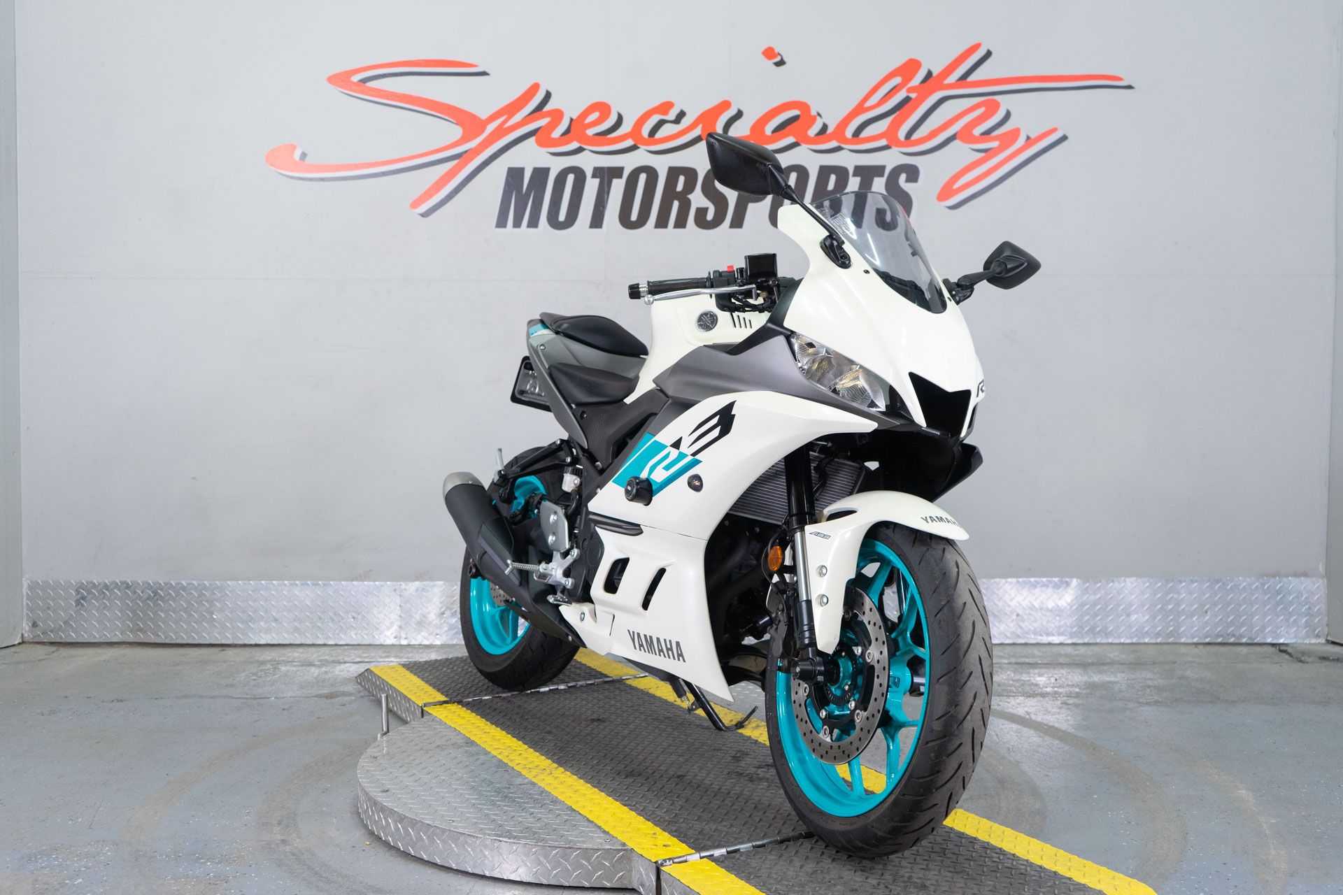 2024 Yamaha YZF-R3 in Sacramento, California - Photo 3