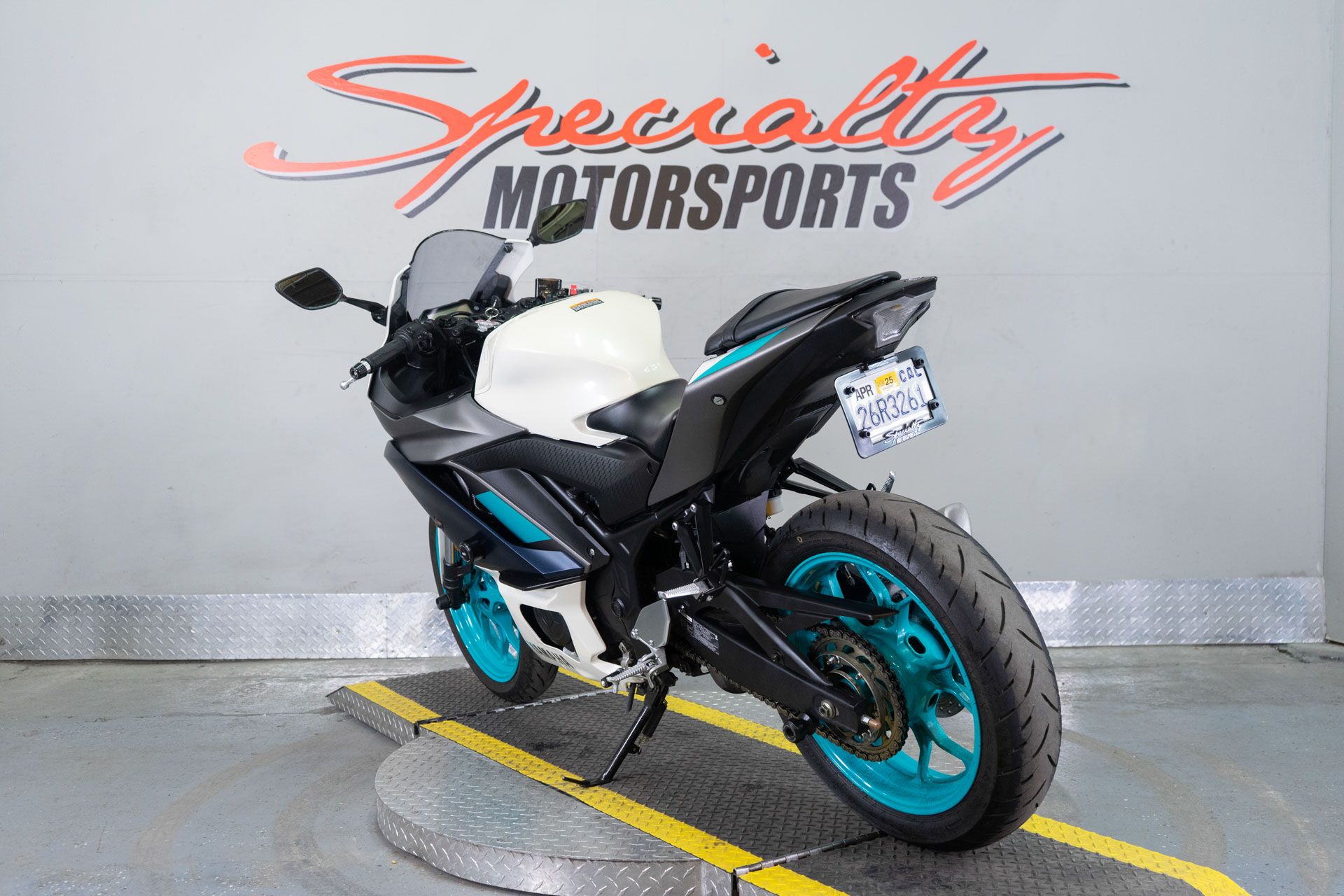 2024 Yamaha YZF-R3 in Sacramento, California - Photo 6