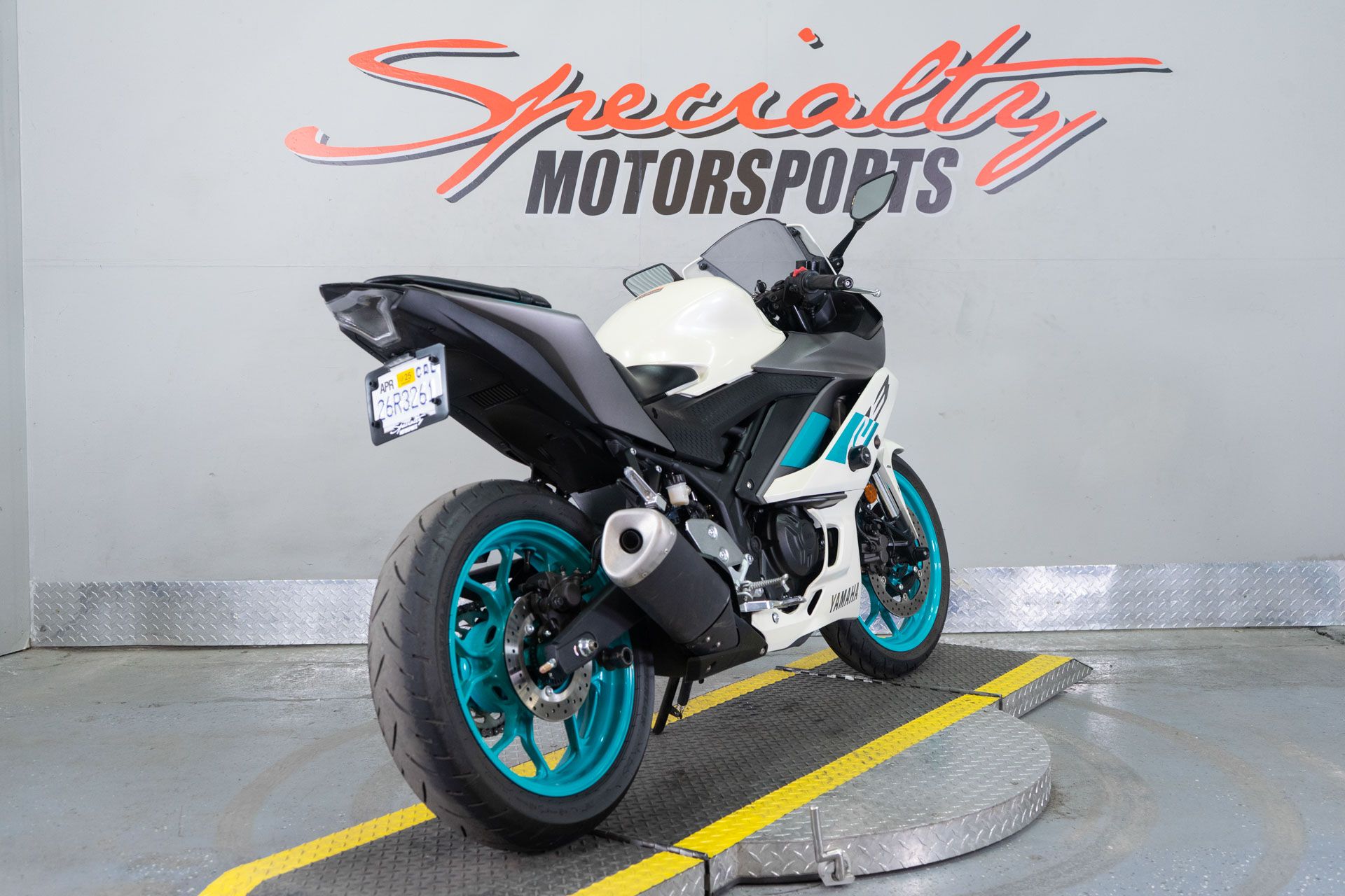 2024 Yamaha YZF-R3 in Sacramento, California - Photo 8