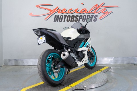2024 Yamaha YZF-R3 in Sacramento, California - Photo 8