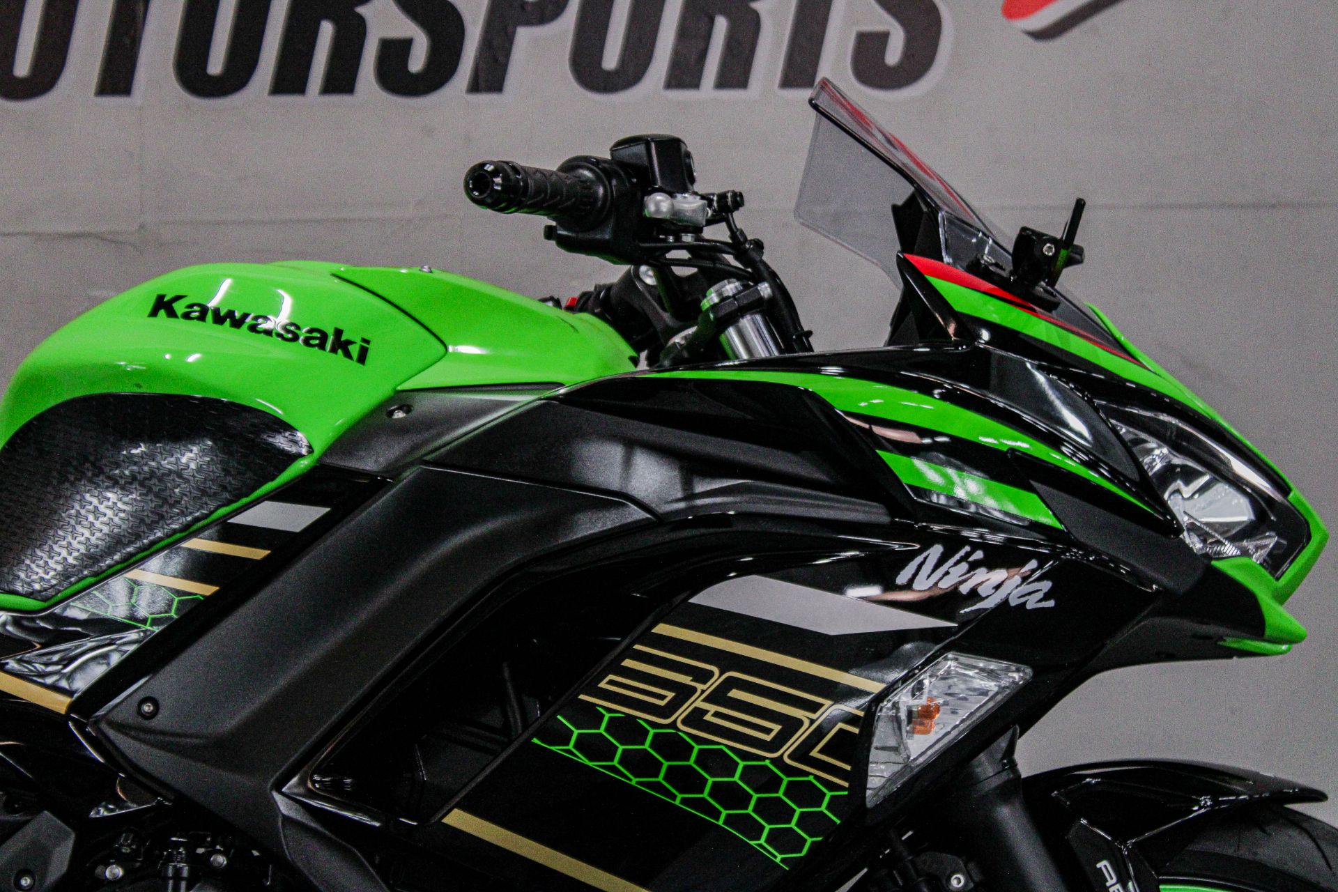 KAWA09298 - 2020 - Kawasaki - Ninja 650 ABS KRT Edition Right Handle Bars - Photo 2