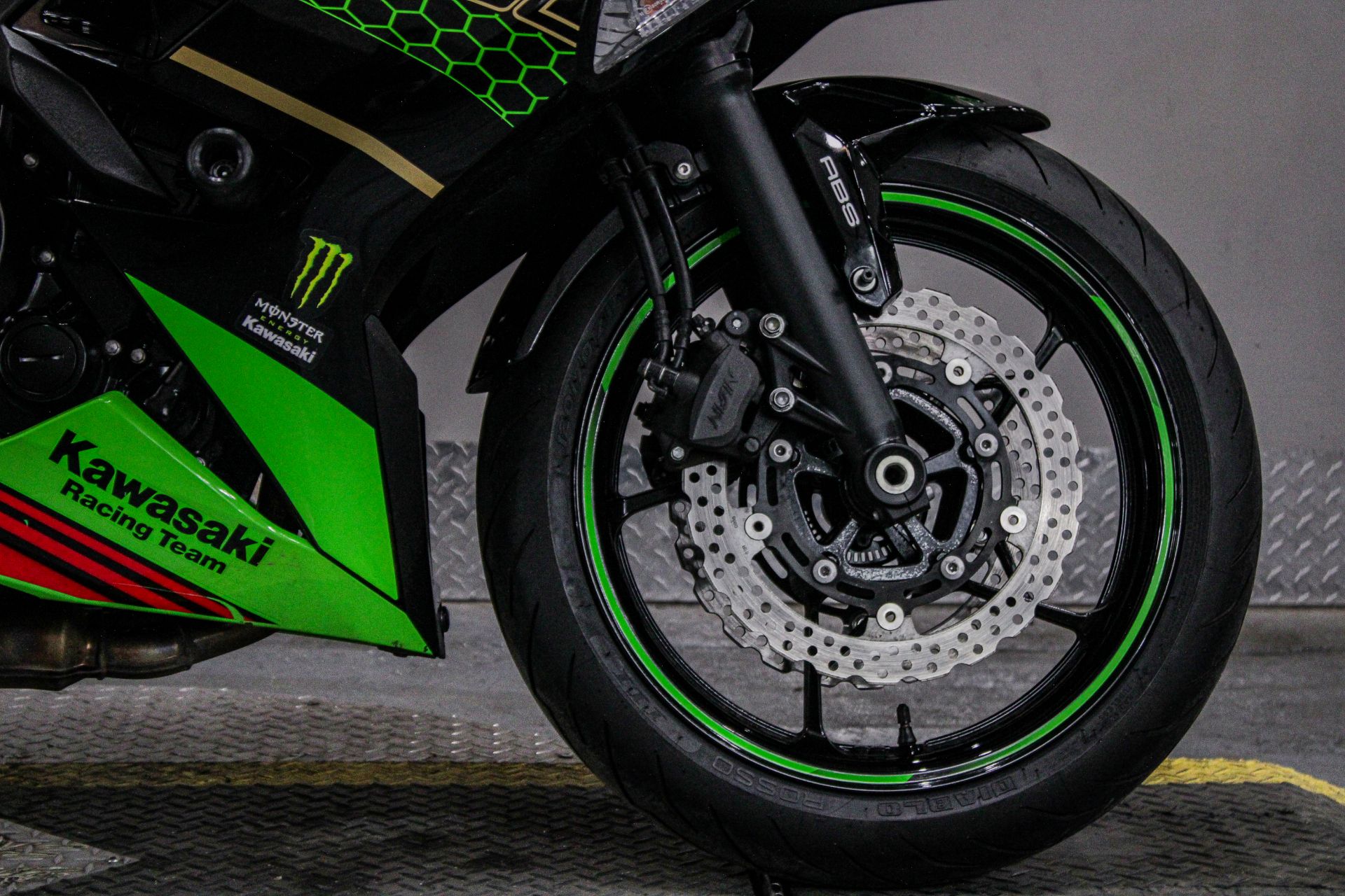 KAWA09298 - 2020 - Kawasaki - Ninja 650 ABS KRT Edition Front Tire - Photo 3