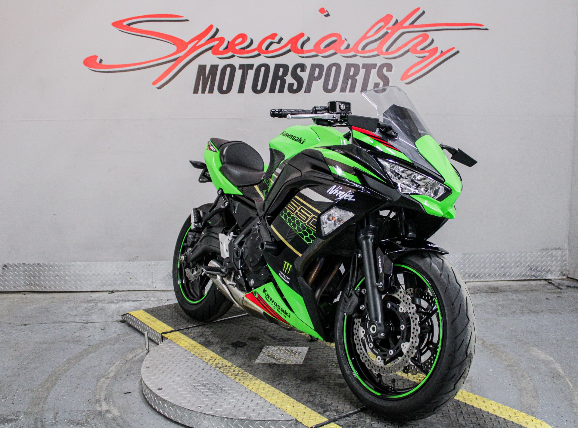 KAWA09298 - 2020 - Kawasaki - Ninja 650 ABS KRT Edition Front Right Side View - Photo 13