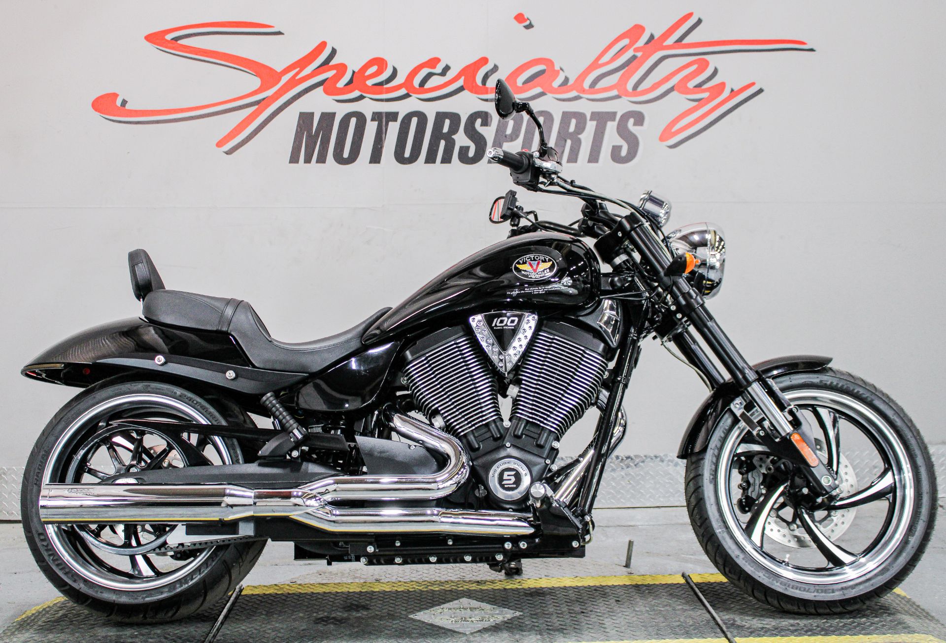 2008 Victory Motorcycles HAMMER - 1634cc Standard Equipment