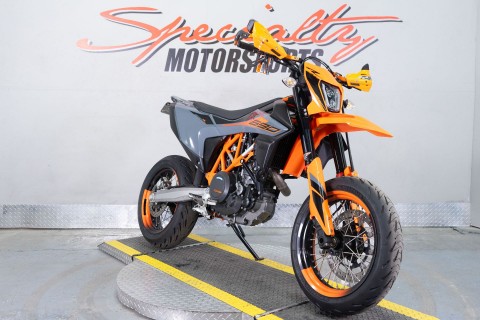 2022 KTM 690 SMC R in Sacramento, California - Photo 2