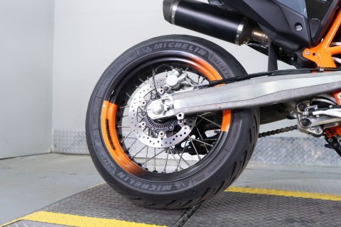2022 KTM 690 SMC R in Sacramento, California - Photo 9