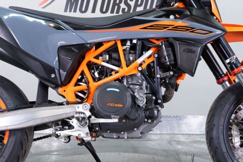 2022 KTM 690 SMC R in Sacramento, California - Photo 10
