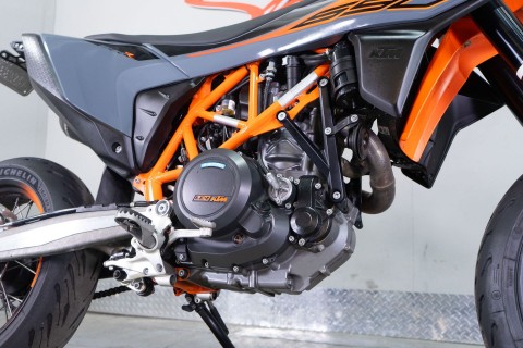 2022 KTM 690 SMC R in Sacramento, California - Photo 11