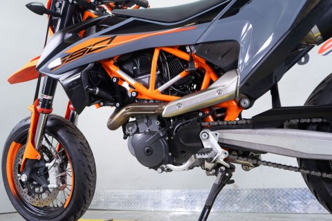 2022 KTM 690 SMC R in Sacramento, California - Photo 16