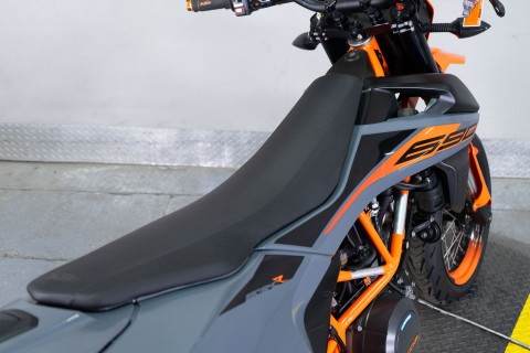 2022 KTM 690 SMC R in Sacramento, California - Photo 21