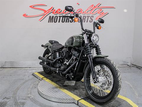 HAR011157 - 2021 - Harley-Davidson - Street Bob® 114  Front Right Side View - Photo 13