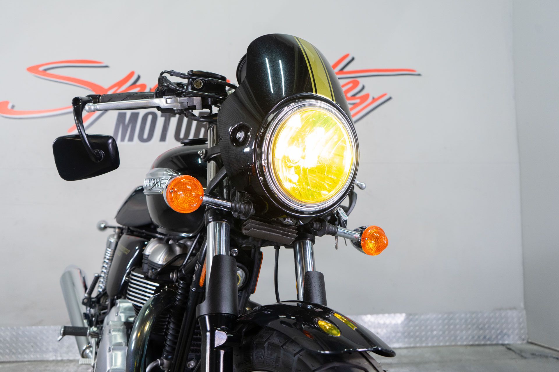 2015 Triumph Thruxton in Sacramento, California - Photo 3