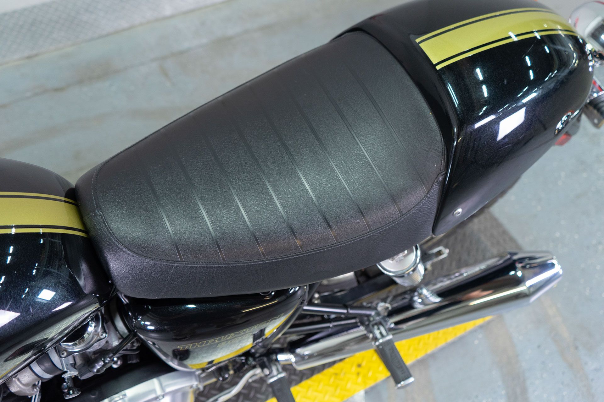 2015 Triumph Thruxton in Sacramento, California - Photo 16