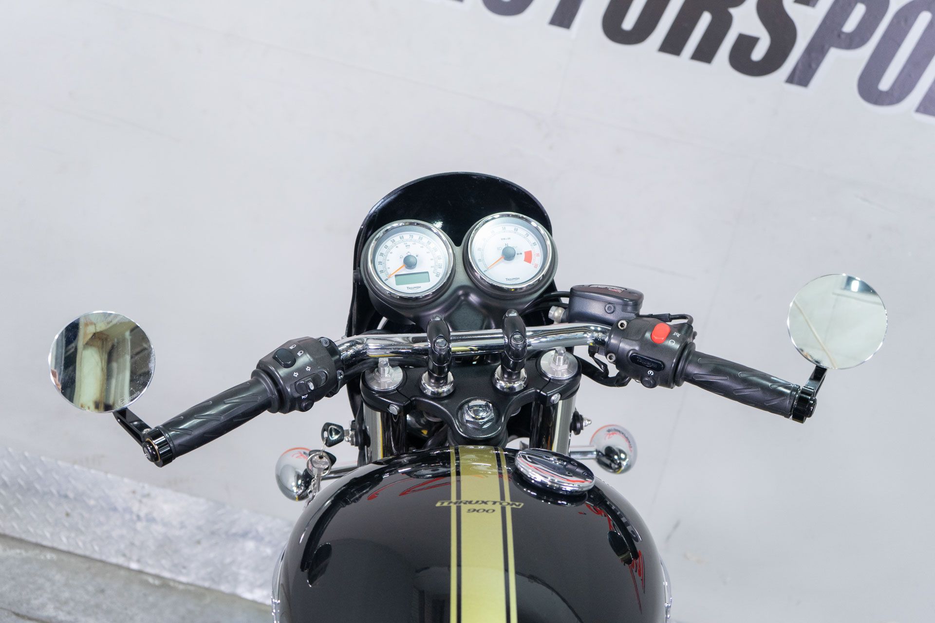 2015 Triumph Thruxton in Sacramento, California - Photo 16
