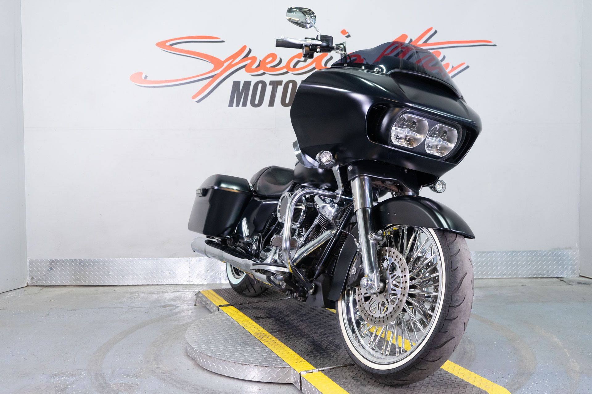 2017 Harley-Davidson Road Glide® Special in Sacramento, California - Photo 2