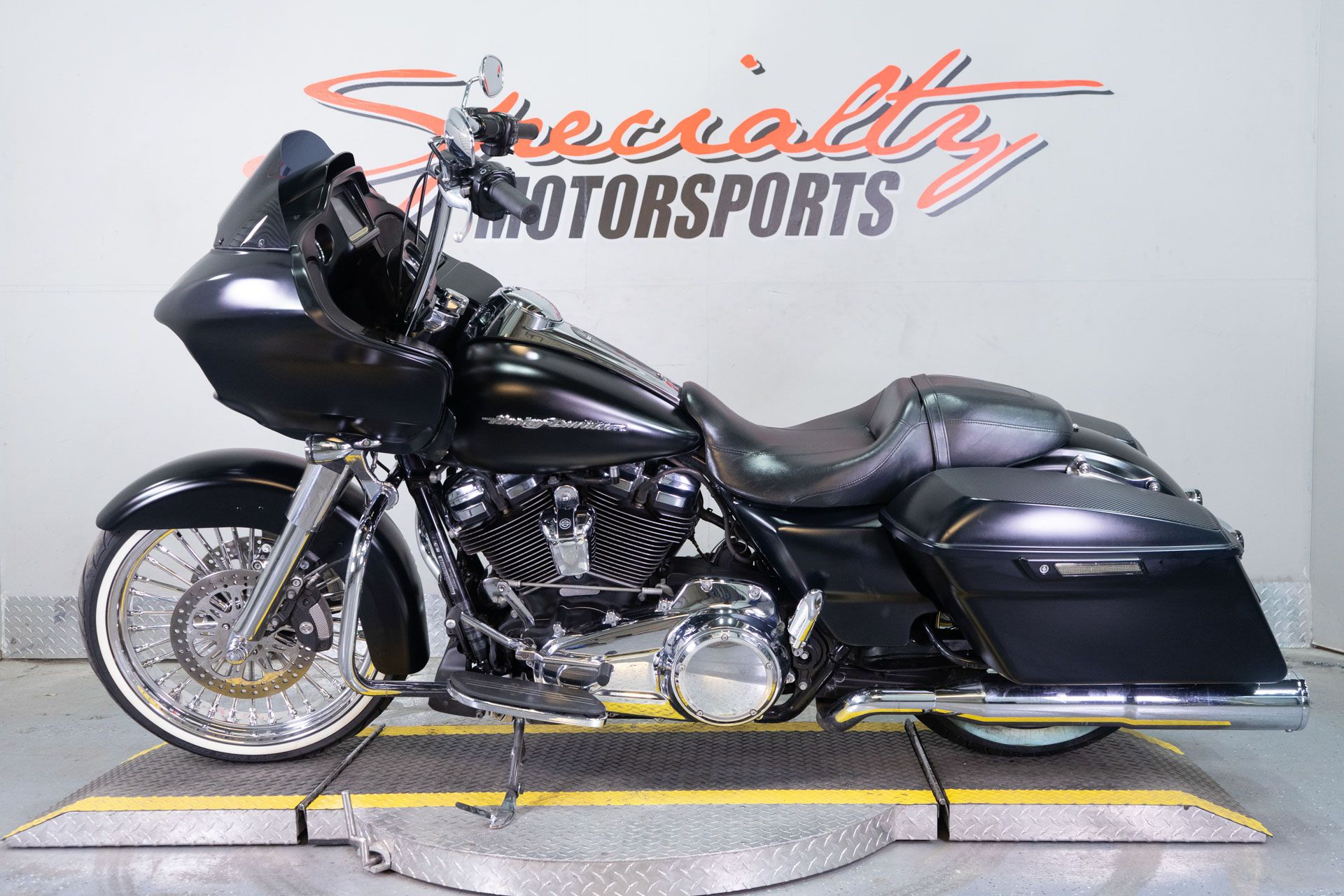 2017 Harley-Davidson Road Glide® Special in Sacramento, California - Photo 4